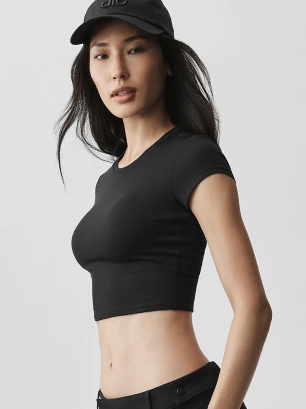 ALO Yoga Soft Crop Finesse Short Sleeve Top in Black - S